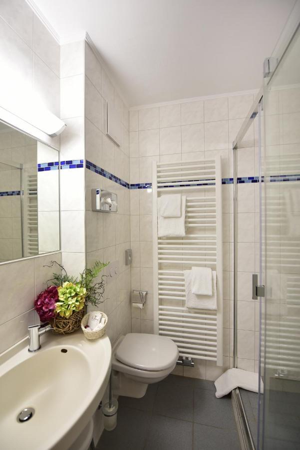 Single Room,979598842:JPEG