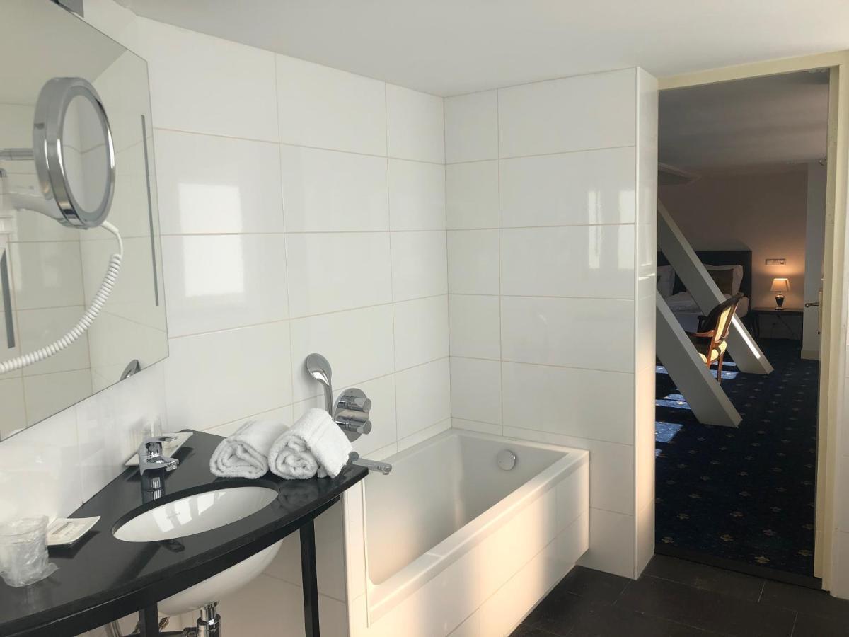 Suite Balcony,951419869:JPEG