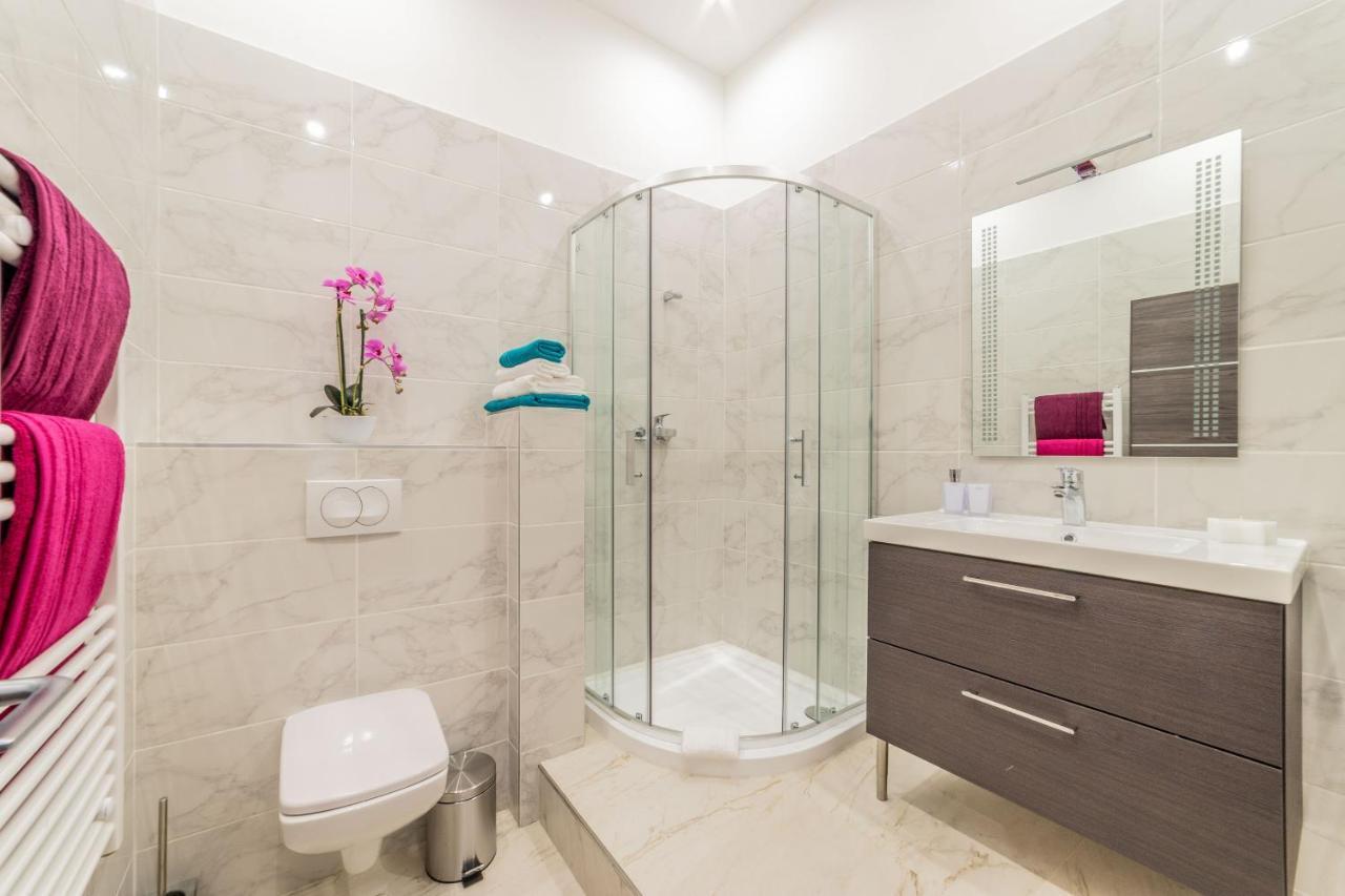 Quarto Deluxe com Cama de Casal ou 2 de Solteiro e Varanda