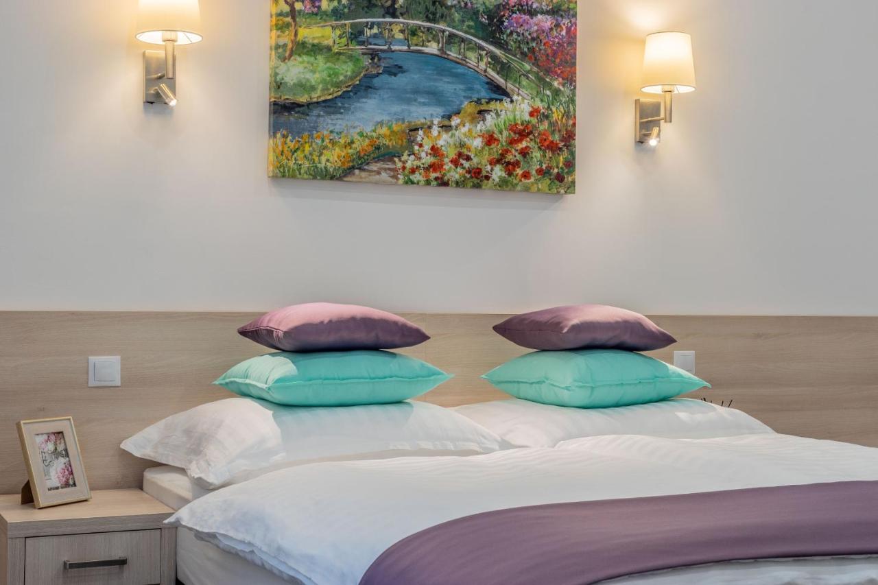 Quarto Deluxe com Cama de Casal ou 2 de Solteiro e Varanda