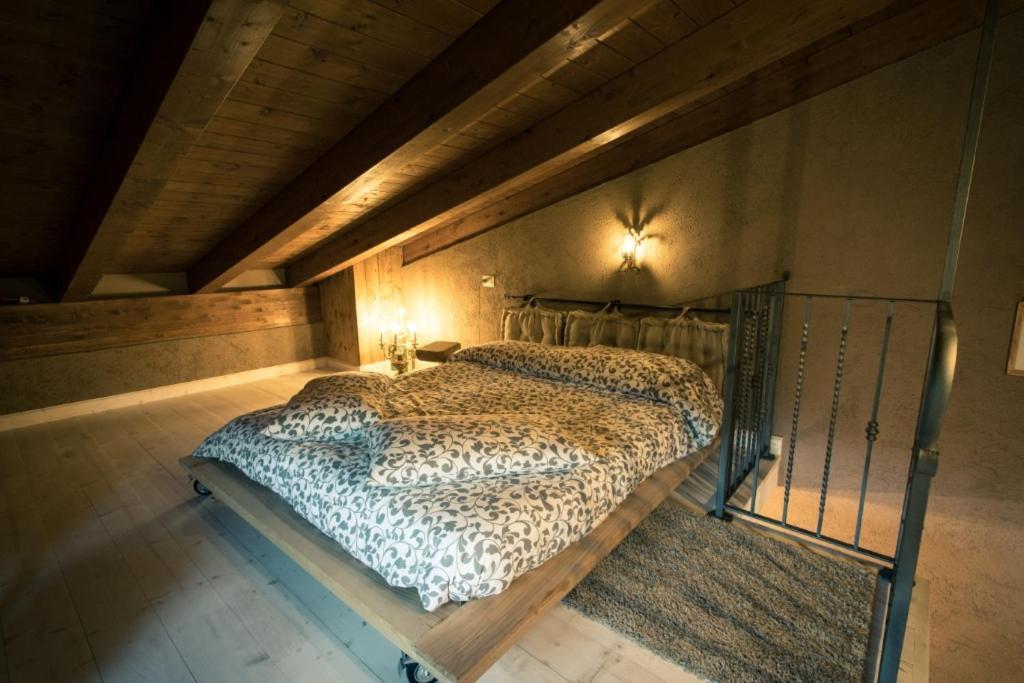 Deluxe Double Room Shower