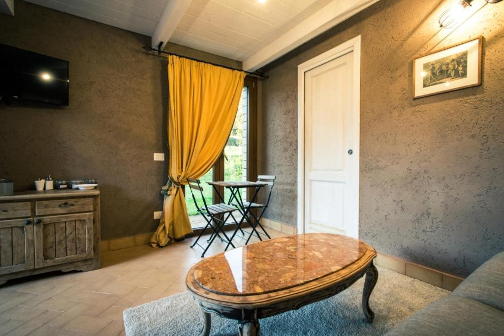 Deluxe Double Room Shower