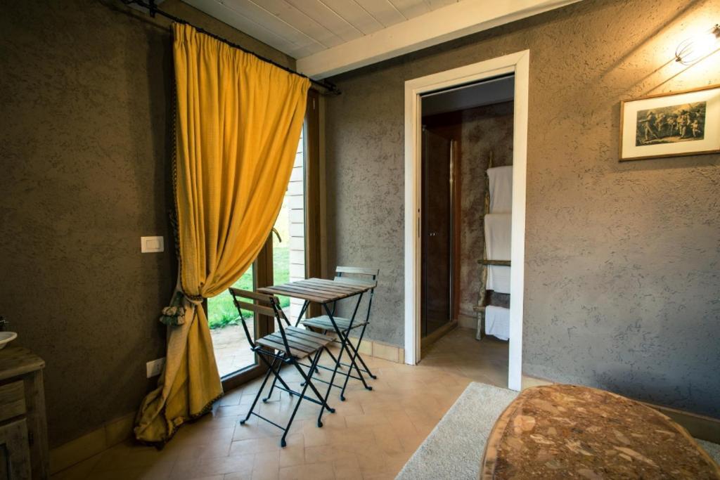 Deluxe Double Room Shower