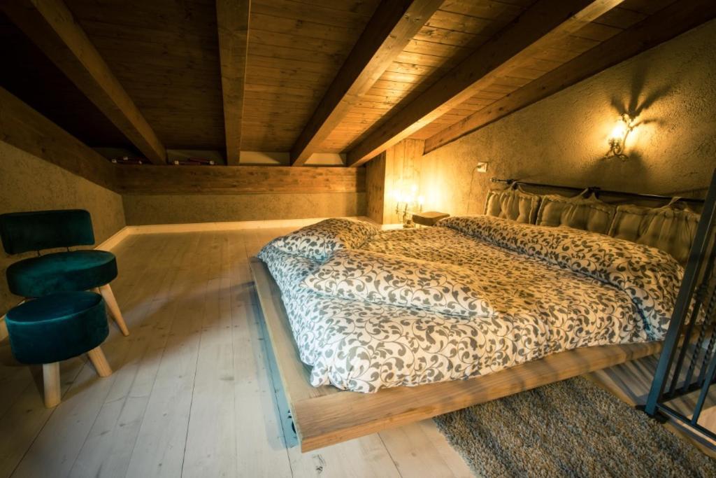 Deluxe Double Room Shower