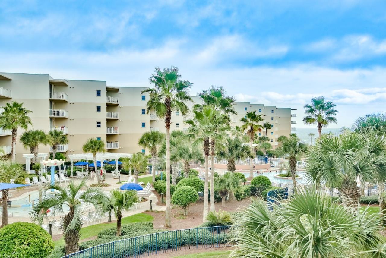 Apartment Pool View