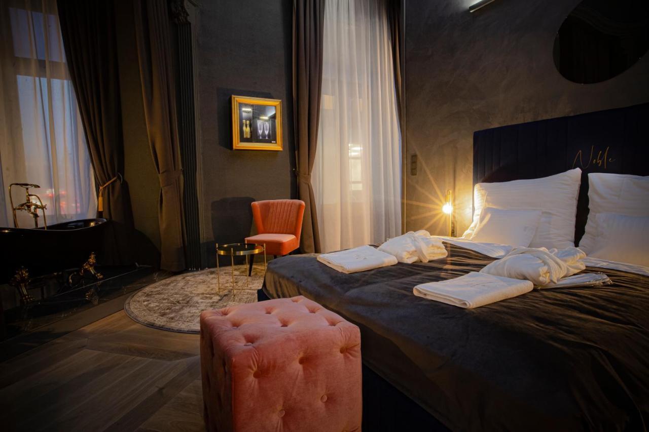 Deluxe Suite Bath