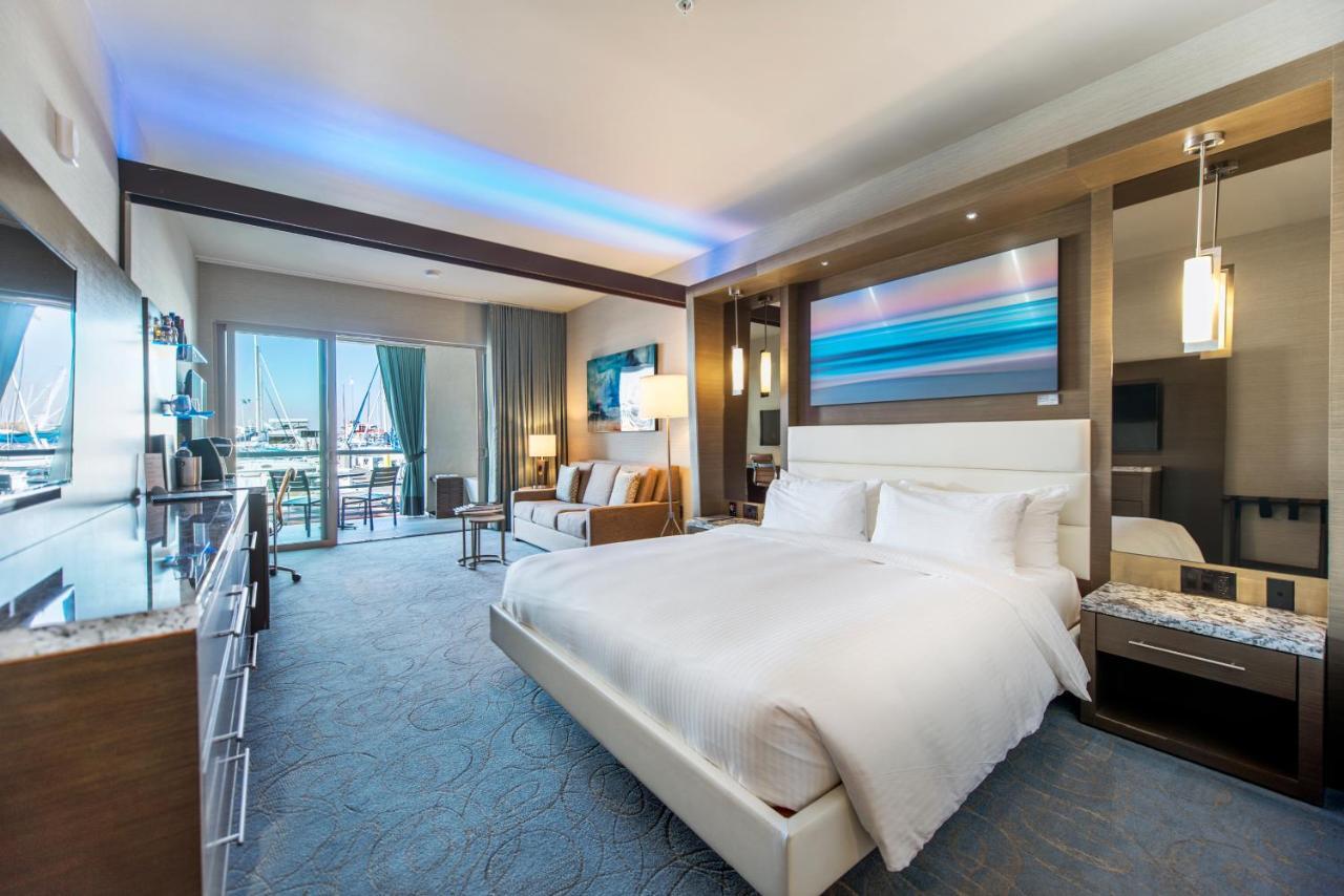 Deluxe King Suite,957284740:JPEG