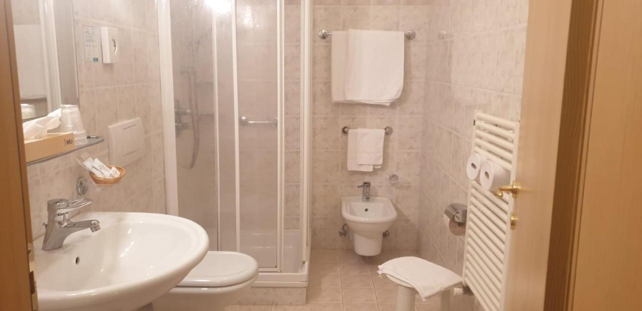 Large Double Room,957789763:JPEG