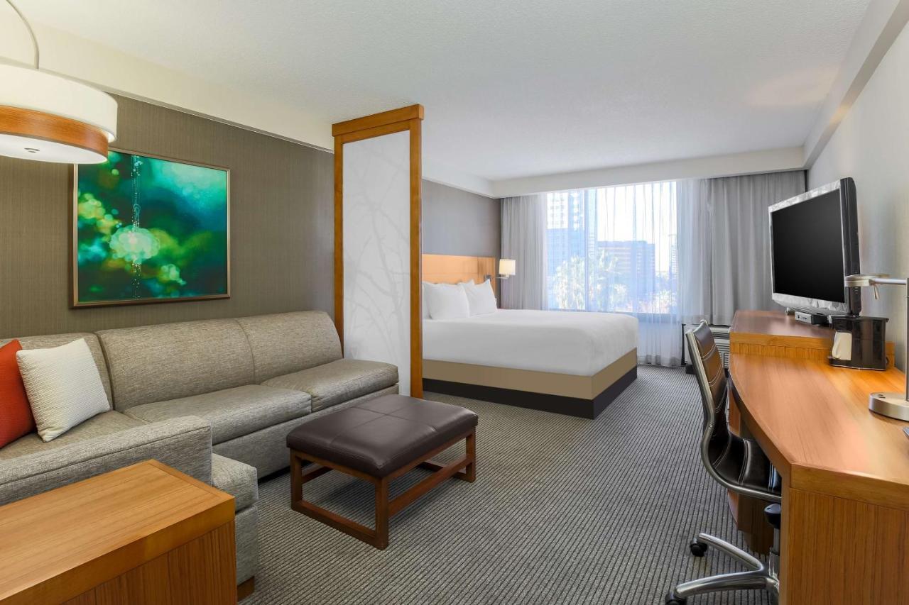 King Room with Roll-In Shower - Disability Access