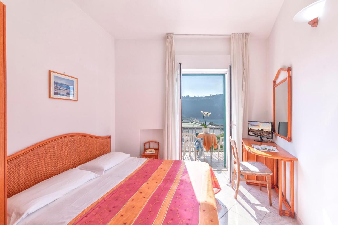 Double or Twin Room Sea View