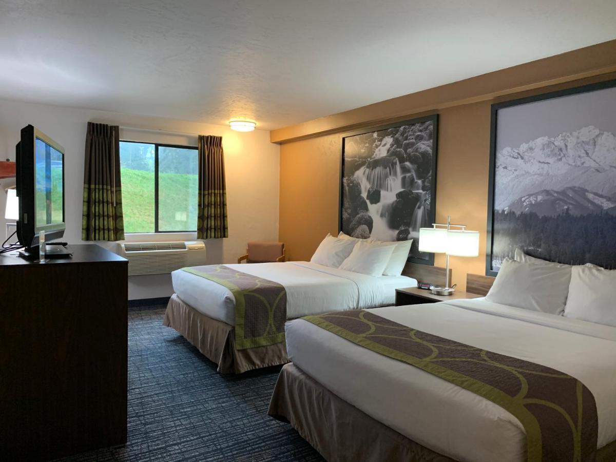 Deluxe Queen Room Two Queen Beds Non-Smoking