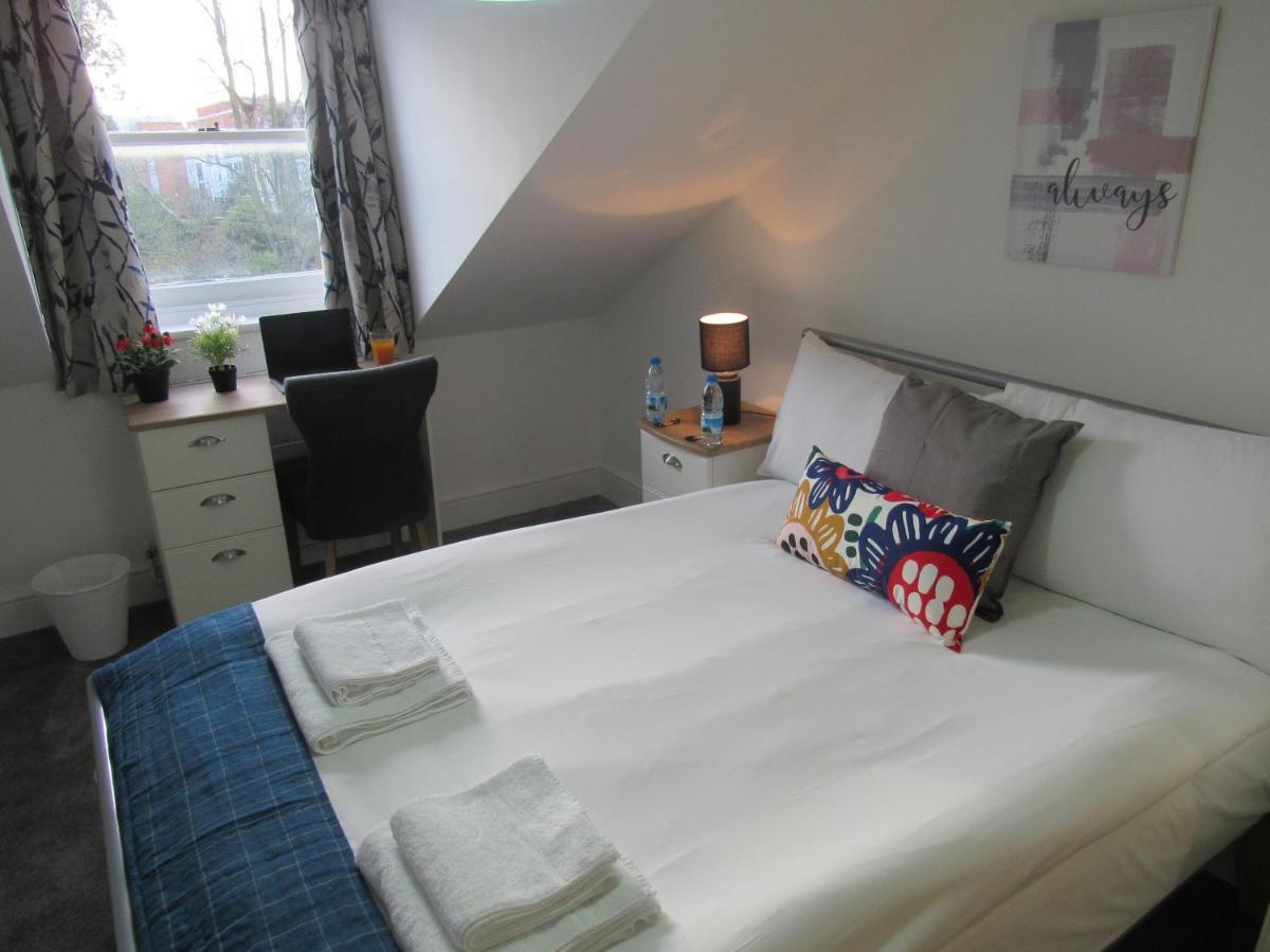 En-Suite Double Loft Room,959570533:JPEG