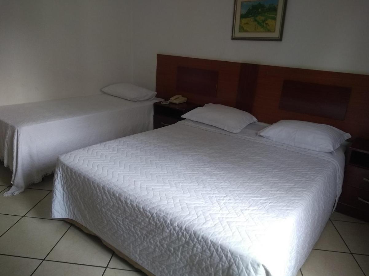 Family Room,893990521:JPEG