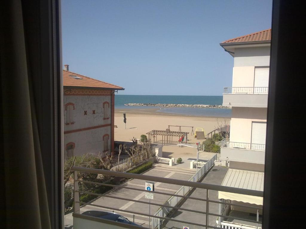 Two-Bedroom Apartment Split Level,28569791:JPEG