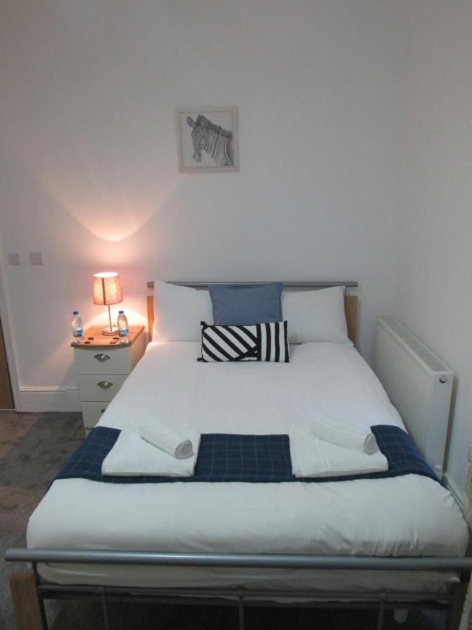 En-Suite Large Double Room Communal Patio,960088240:JPEG