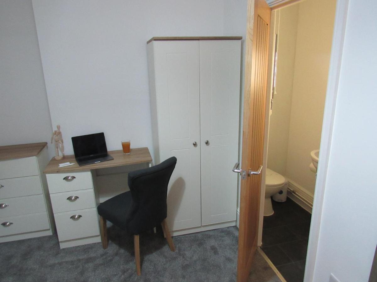 En-Suite Large Double Room Communal Patio