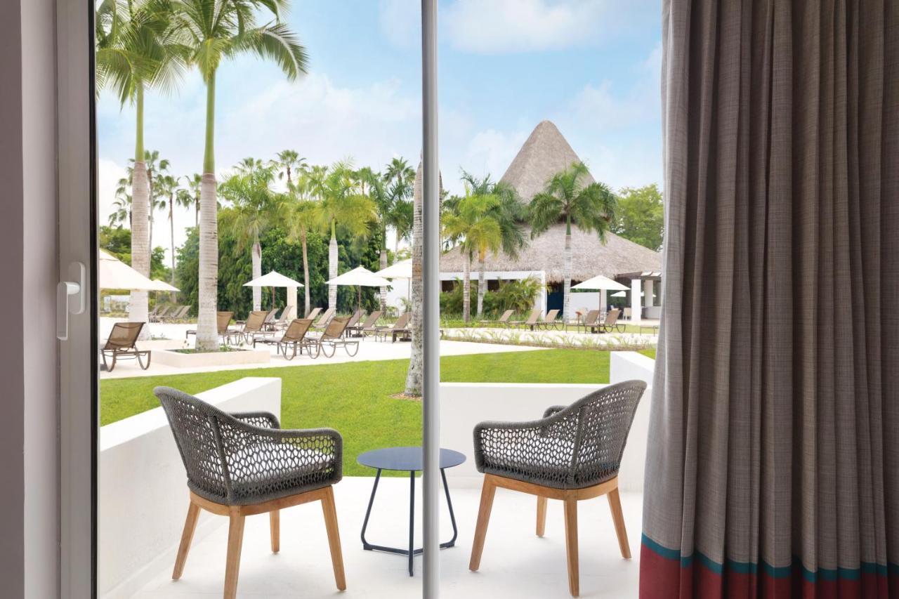 Habitación Preferred Club con vistas a la piscina - 1 cama extragrande