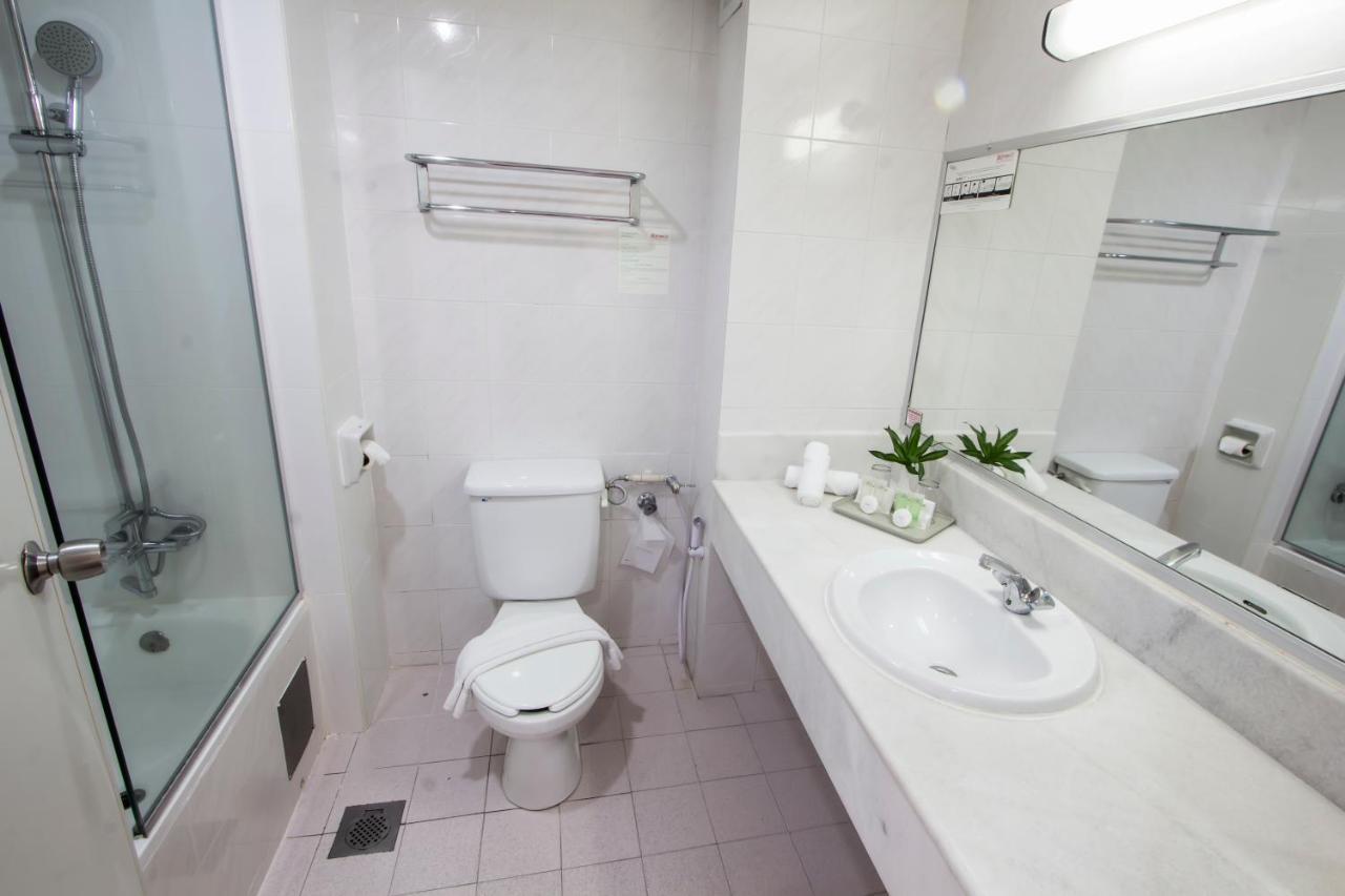 Queen Studio Suite Two Queen Beds No Pets or Non-Smoking,1498612180:JPEG