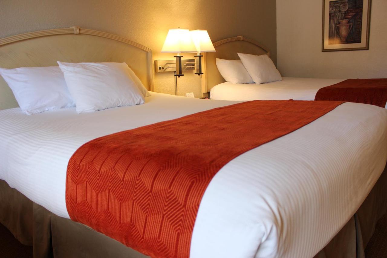 Queen Room Two Queen Beds Pet Friendly or Non-Smoking