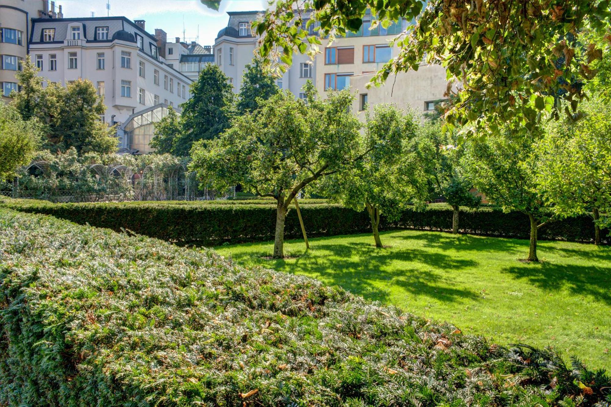 Double or Twin Room Garden View
