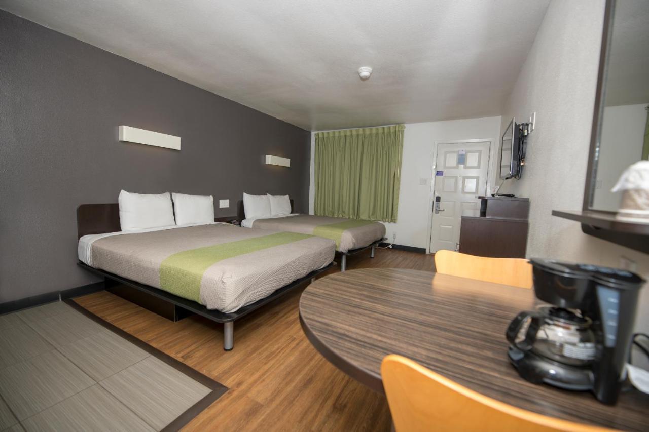 Deluxe Queen Room with Two Queen Beds - Non-Smoking