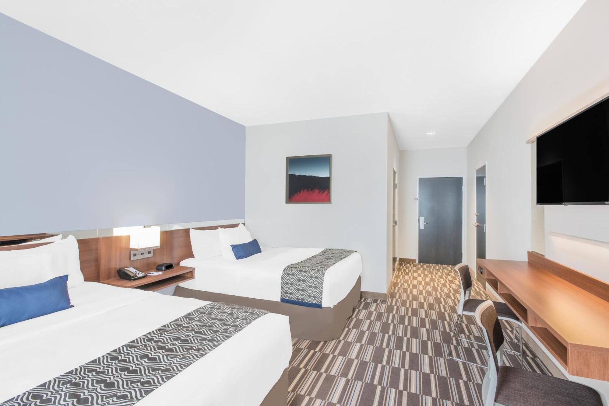 Two Queen Beds - Disability Accessible/Non-Smoking