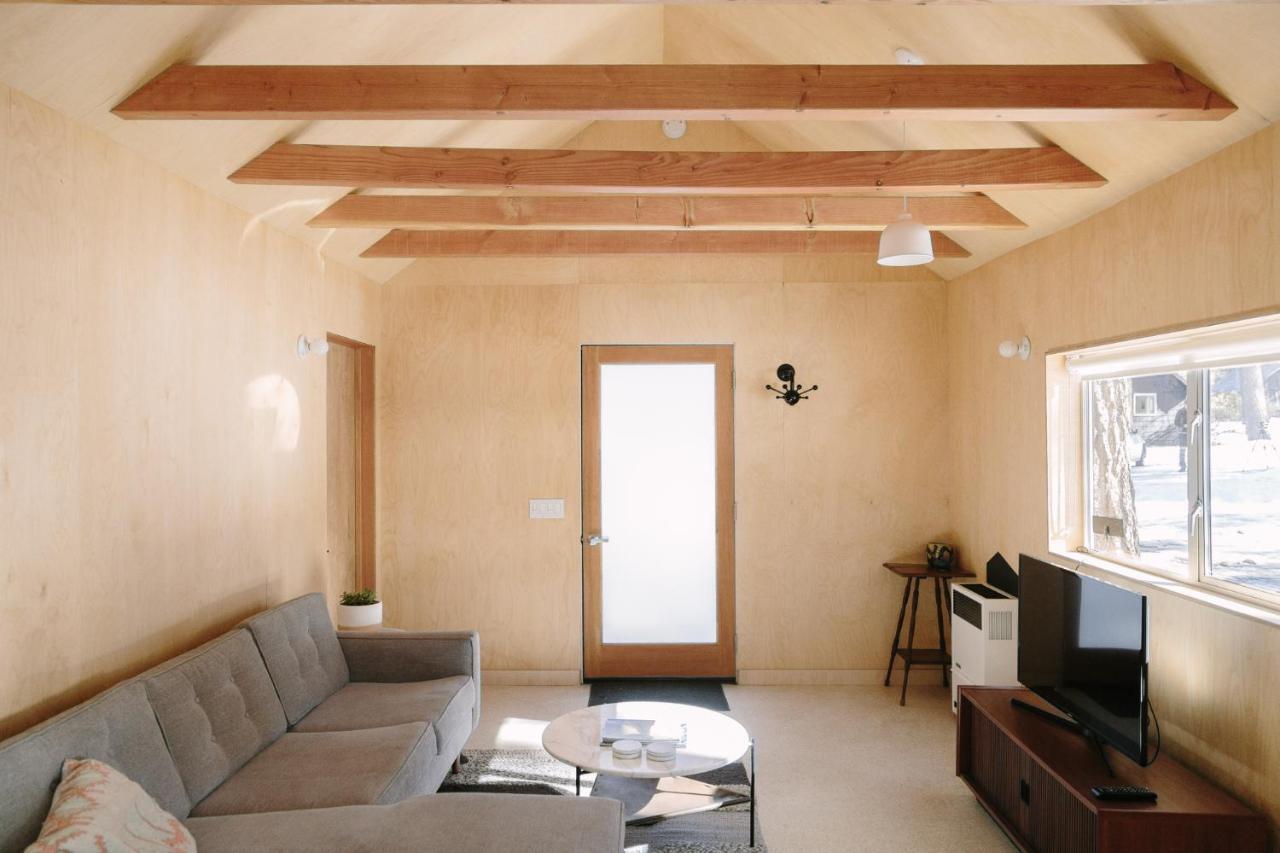 The Place Beyond The Pines or C6 2-bedroom cabin,962981758:JPEG