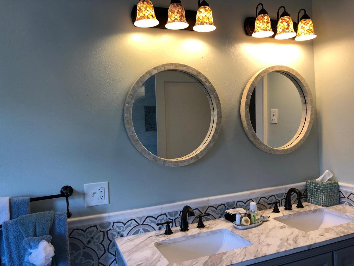 King Suite Spa Bath