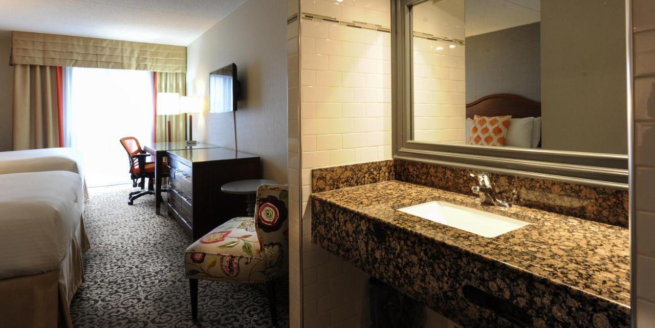 Queen Room Two Queen Beds Courtyard View