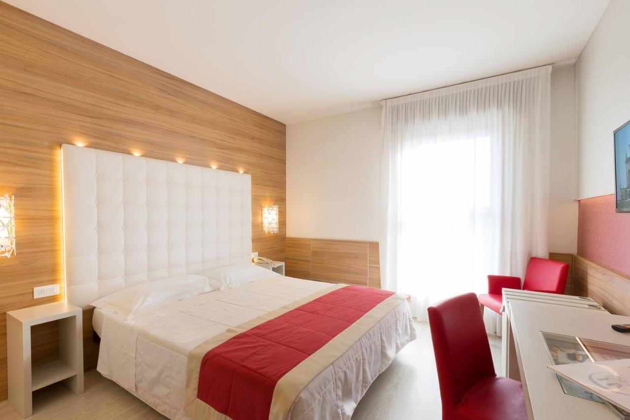 Double or Twin Room,1216057099:JPEG