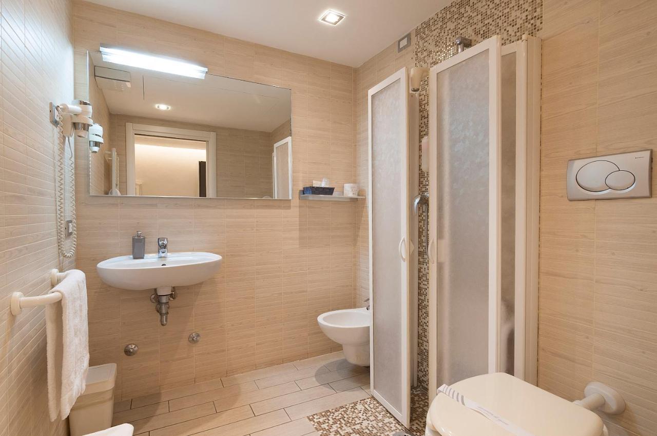 Queen Room Disable Bathroom Annex