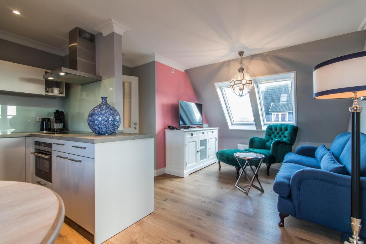 One-Bedroom Loft Apartment Balcony,969803299:JPEG