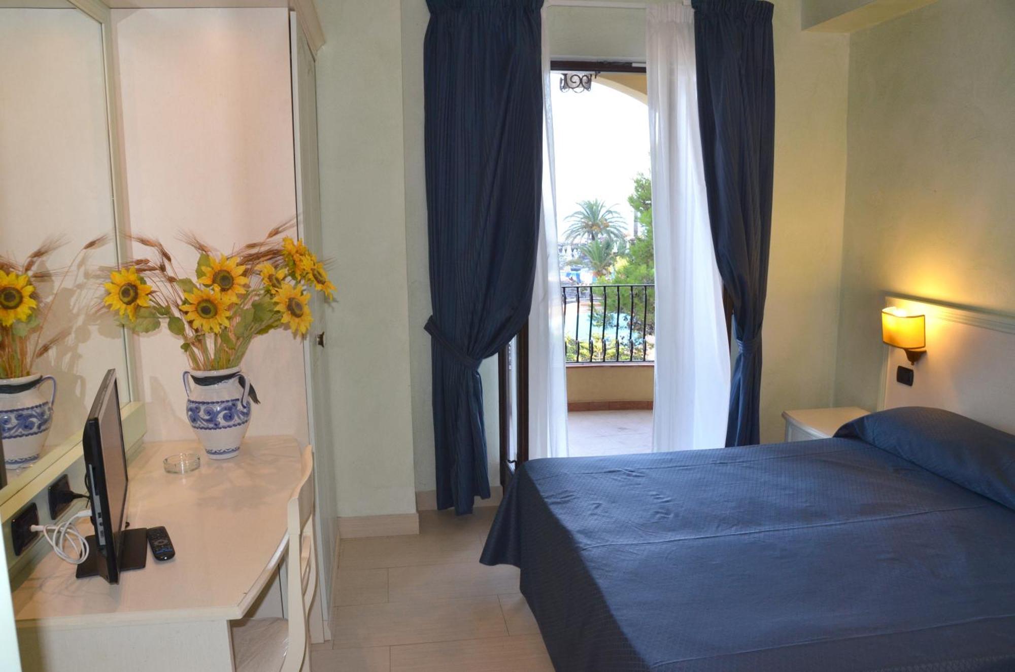 Deluxe Double or Twin Room Sea View