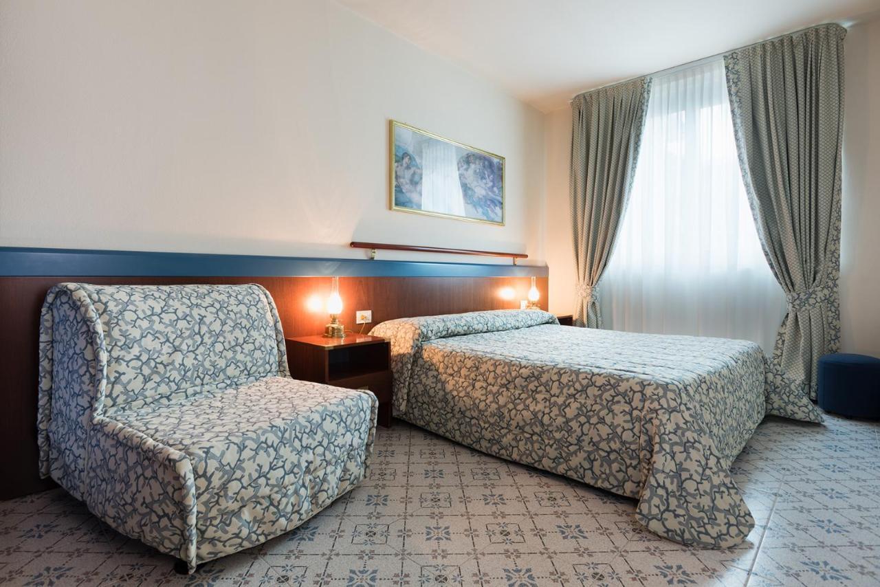 One-Bedroom Apartment,966660712:JPEG