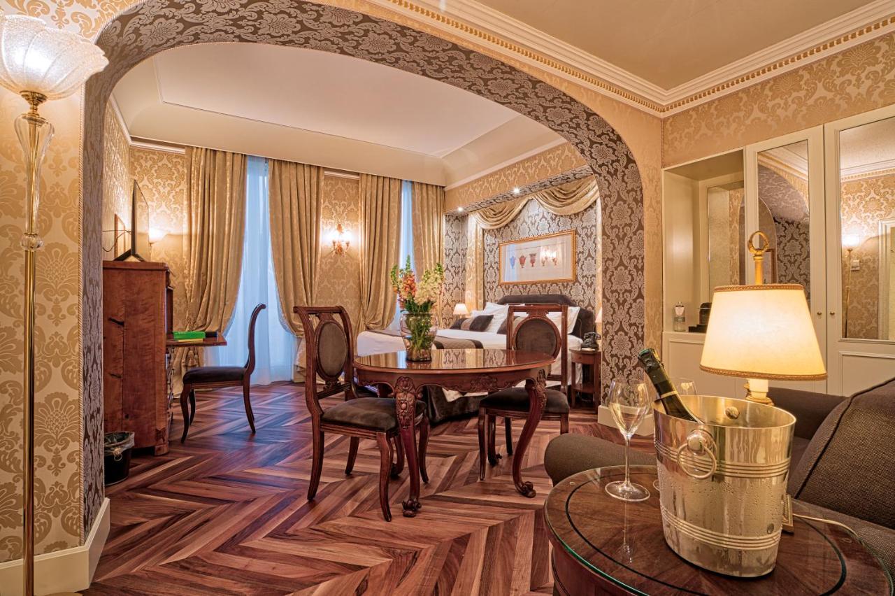 Junior Suite with Lagoon View and Balcony,1088323075:JPEG