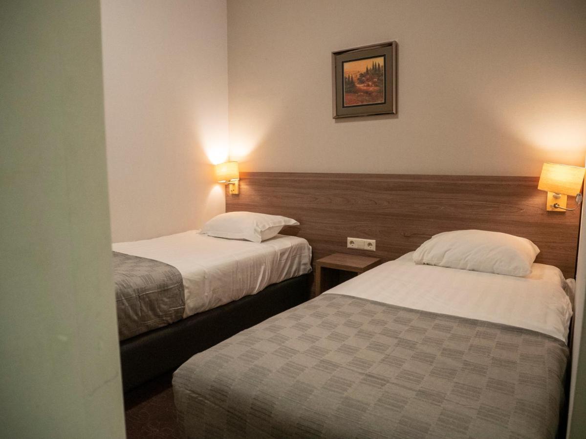Standard Twin Room no window