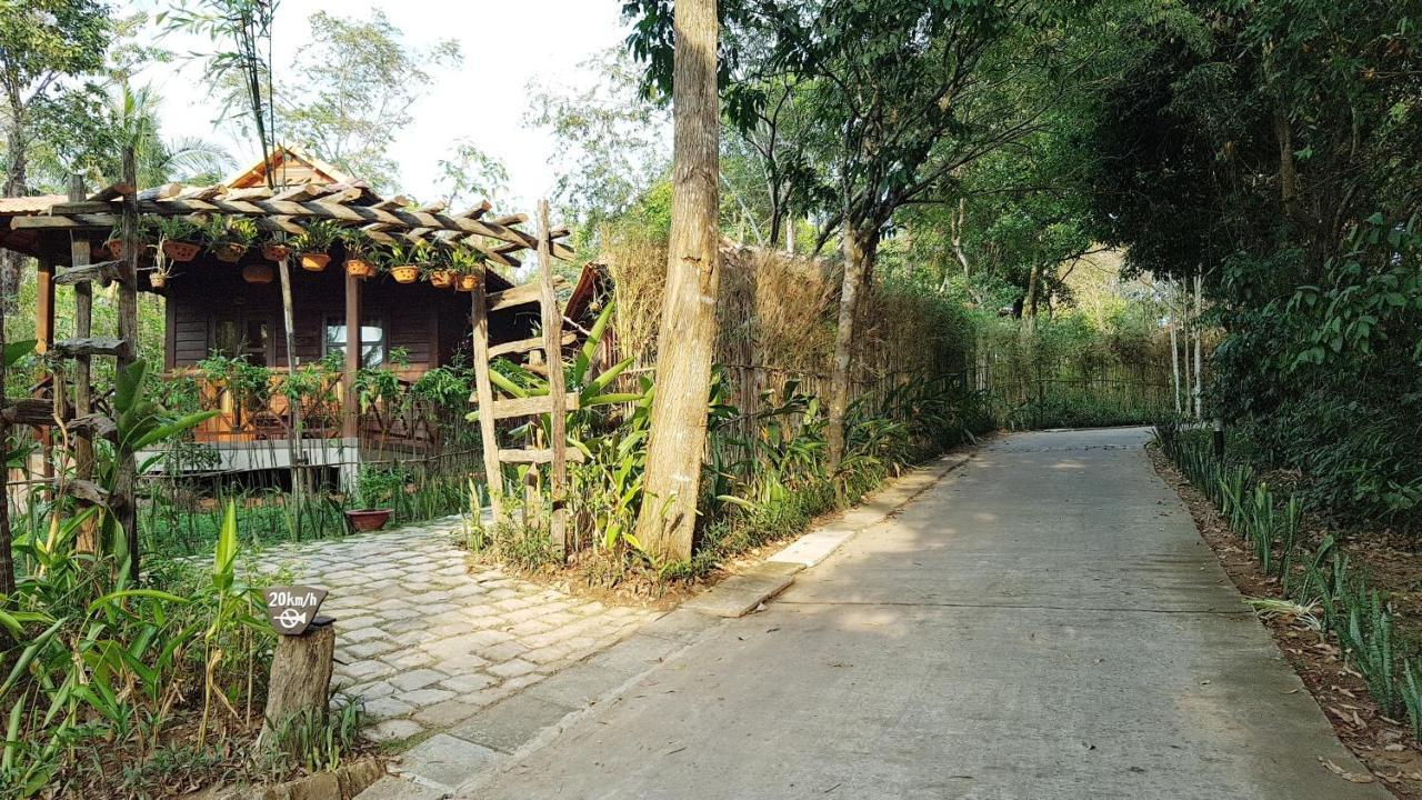 Superior Bungalow Garden View