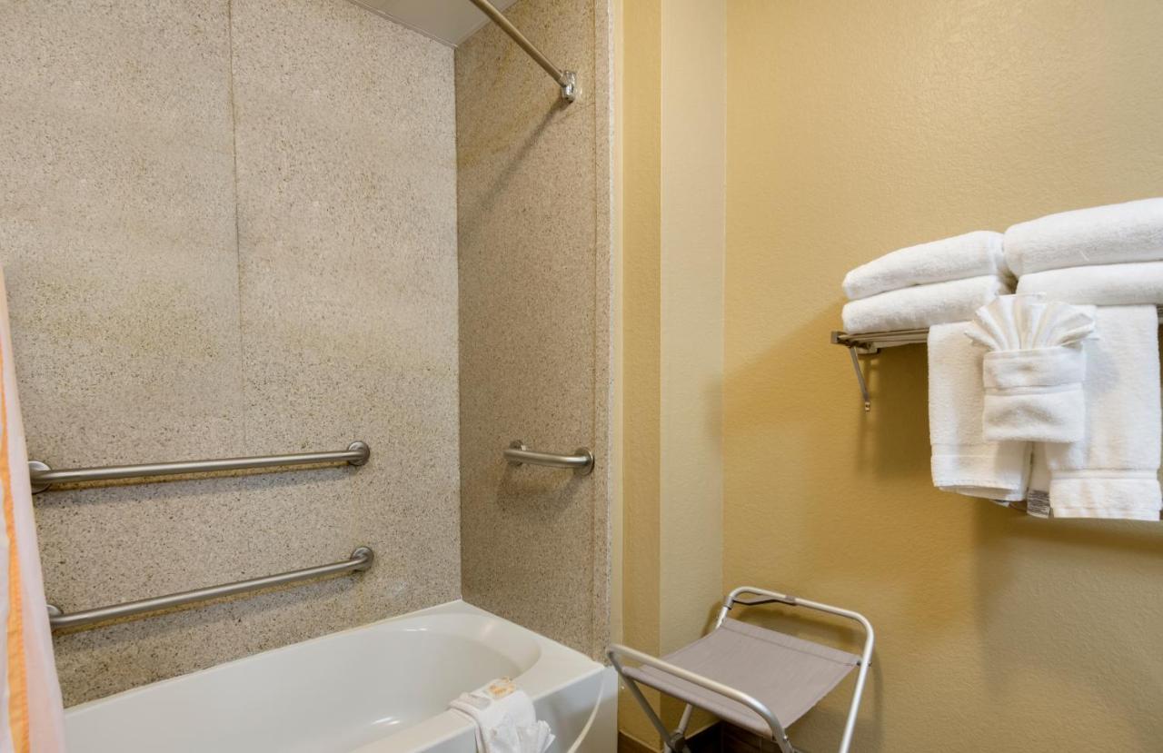 Queen Room with Two Queen Beds - Mobility Access/Non-Smoking