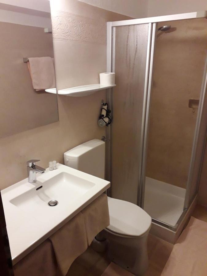 Double Room Shower