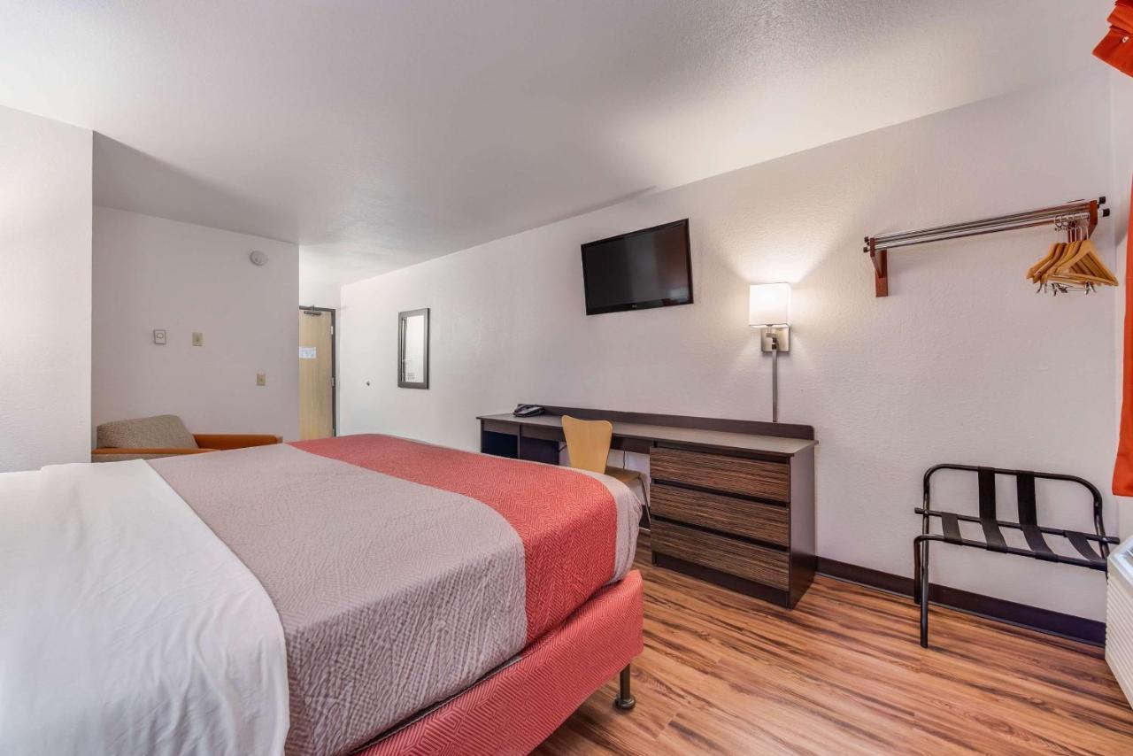 King Room - Non-Smoking