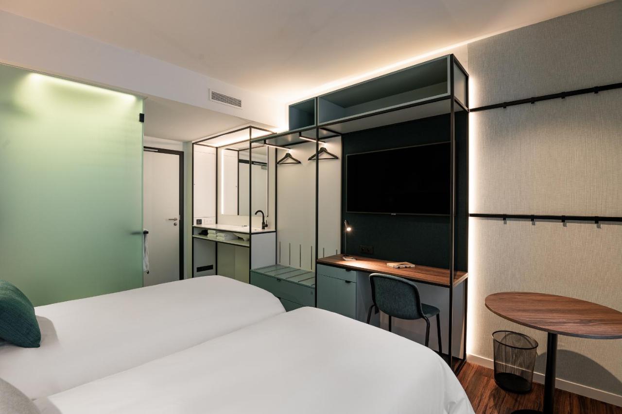 Twin Room,968766922:JPEG