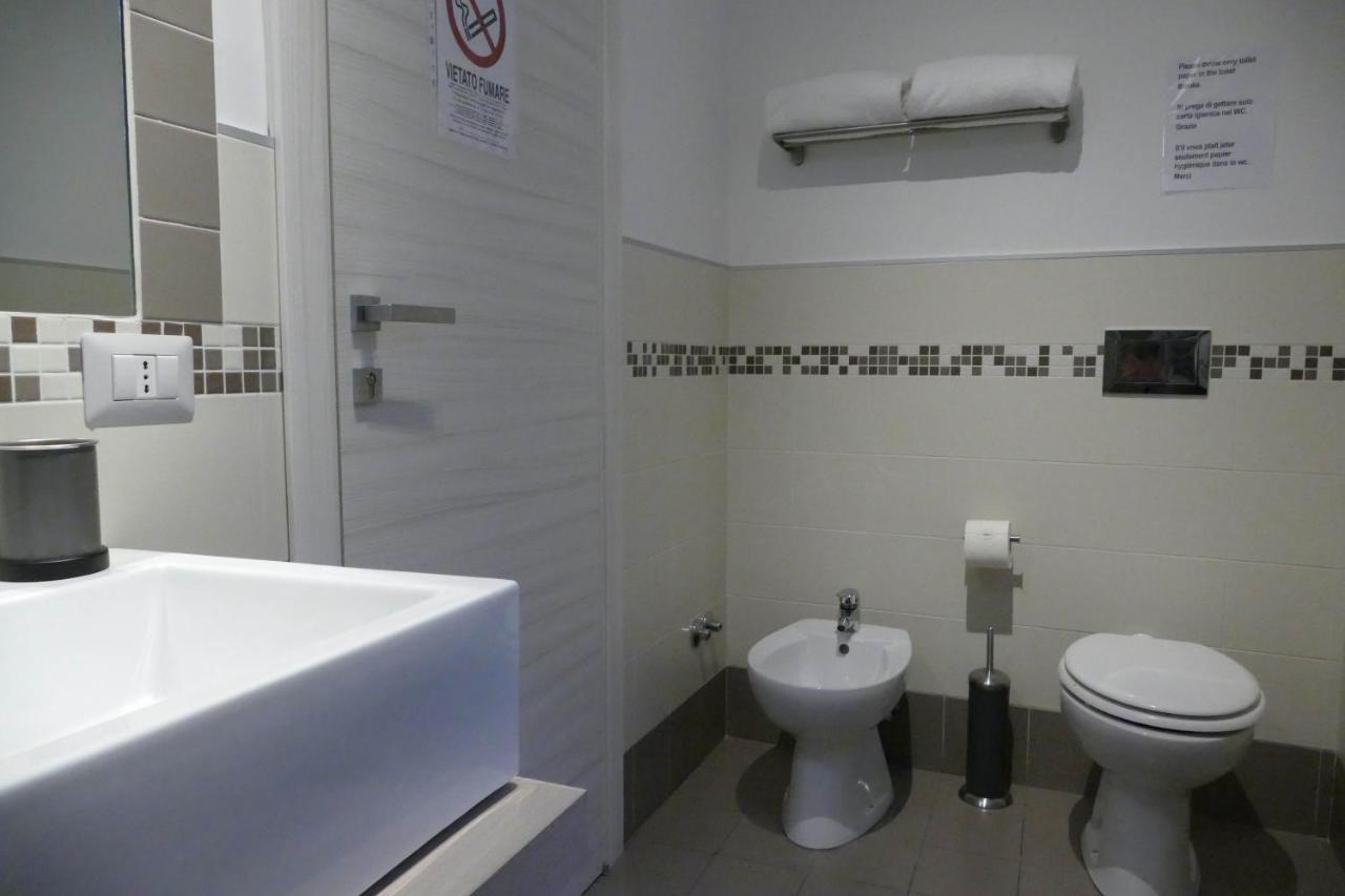 Twin Room Private External Bathroom