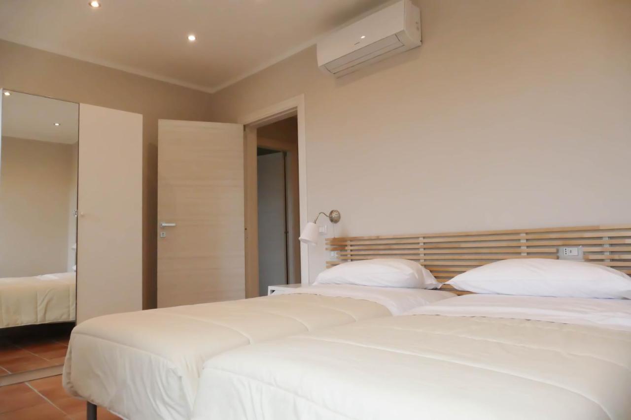 Twin Room Private External Bathroom