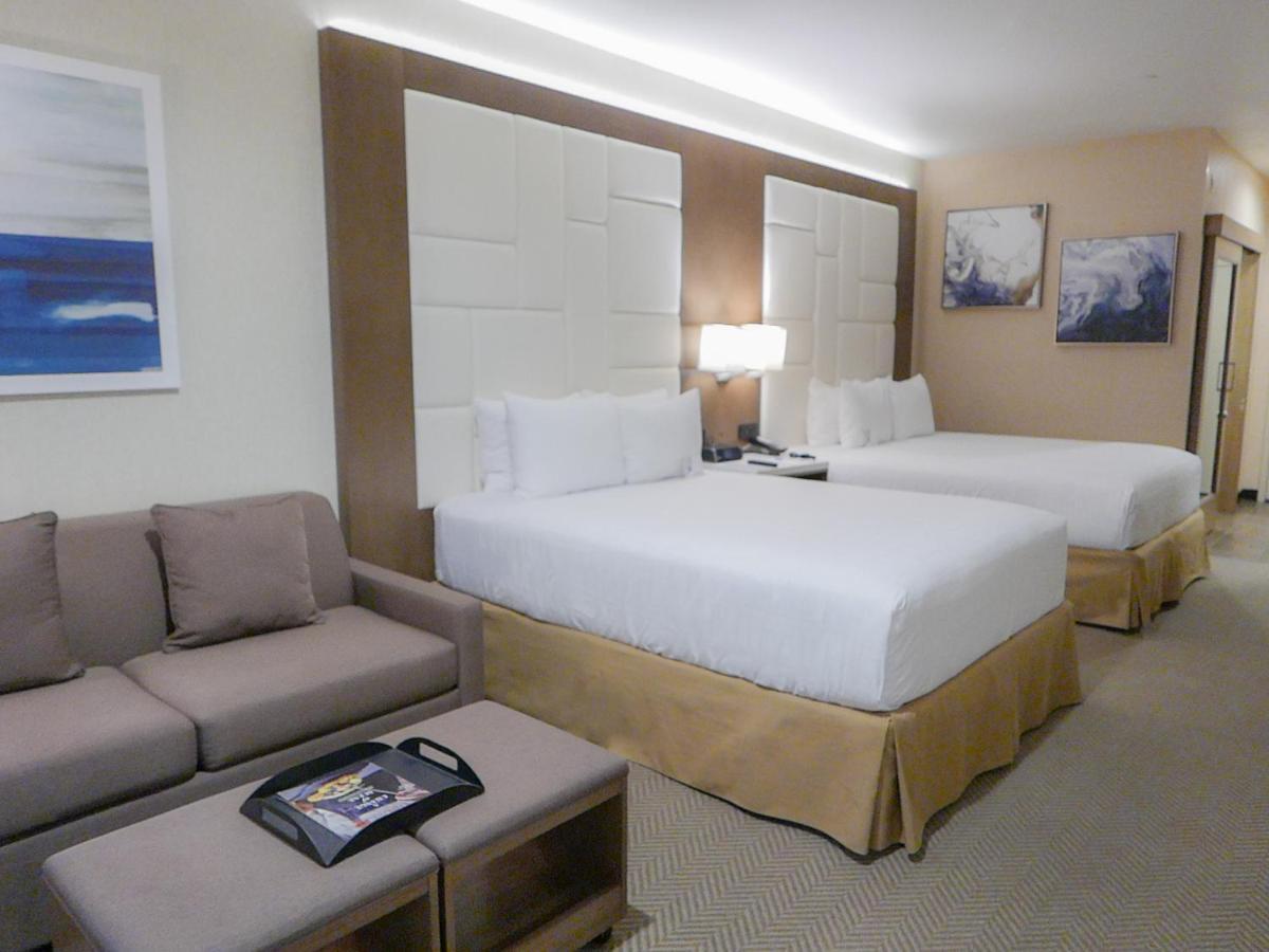 Deluxe Queen Room with Two Queen Beds - Non-Smoking