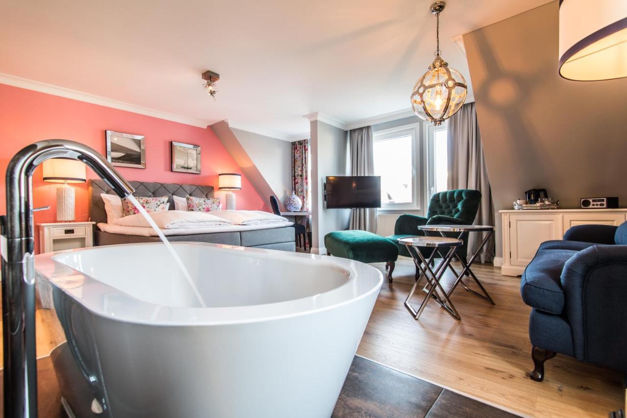 Deluxe Double Room Bath,969802468:JPEG