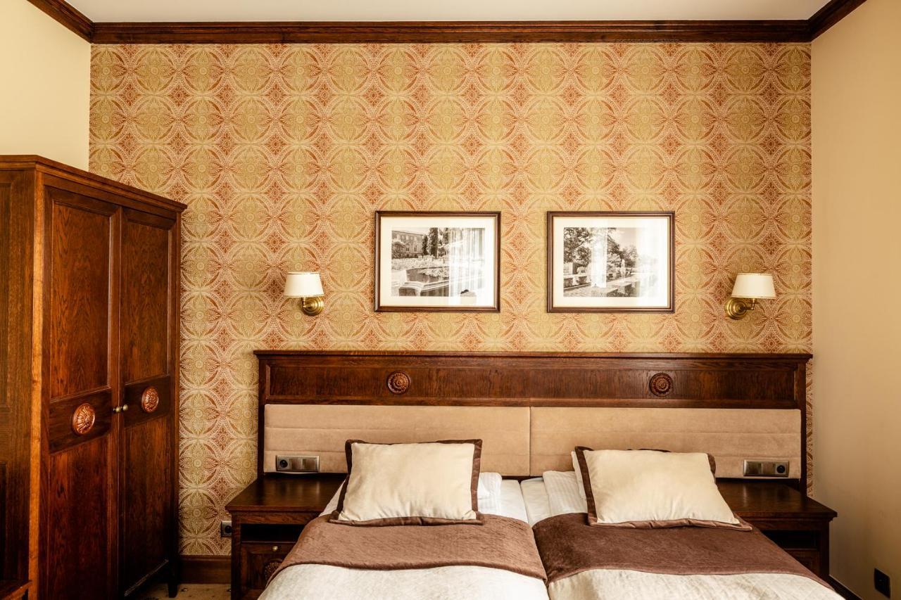 Superior Double or Twin Room Domek Ogrodnika building