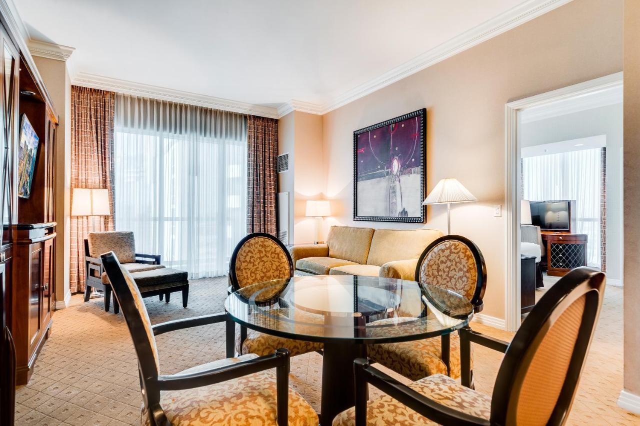 One-Bedroom Balcony Suite Mountain View