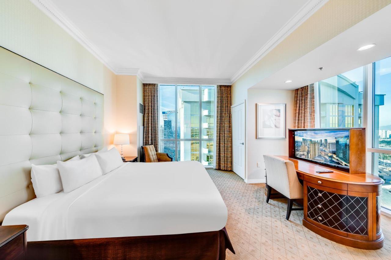 One-Bedroom Balcony Suite Mountain View