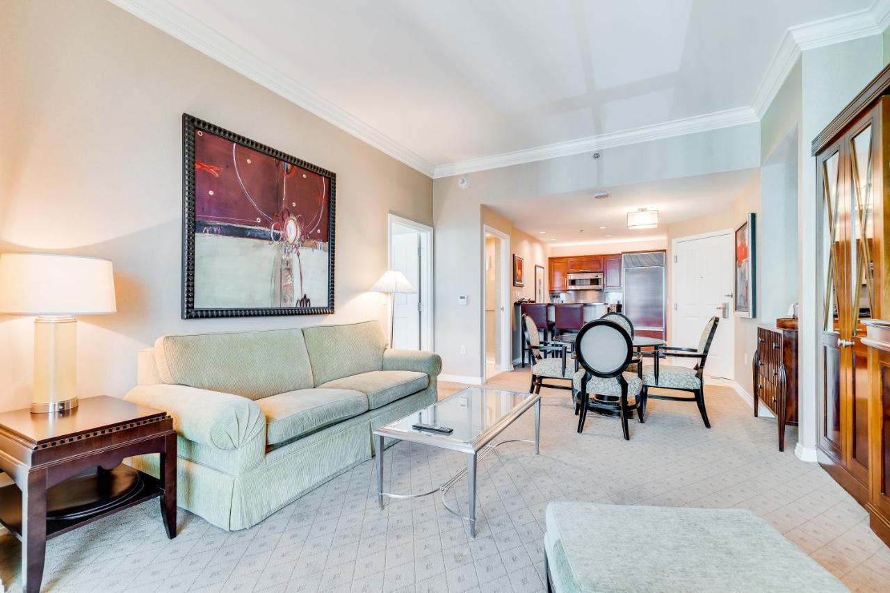 One-Bedroom Balcony Suite Mountain View