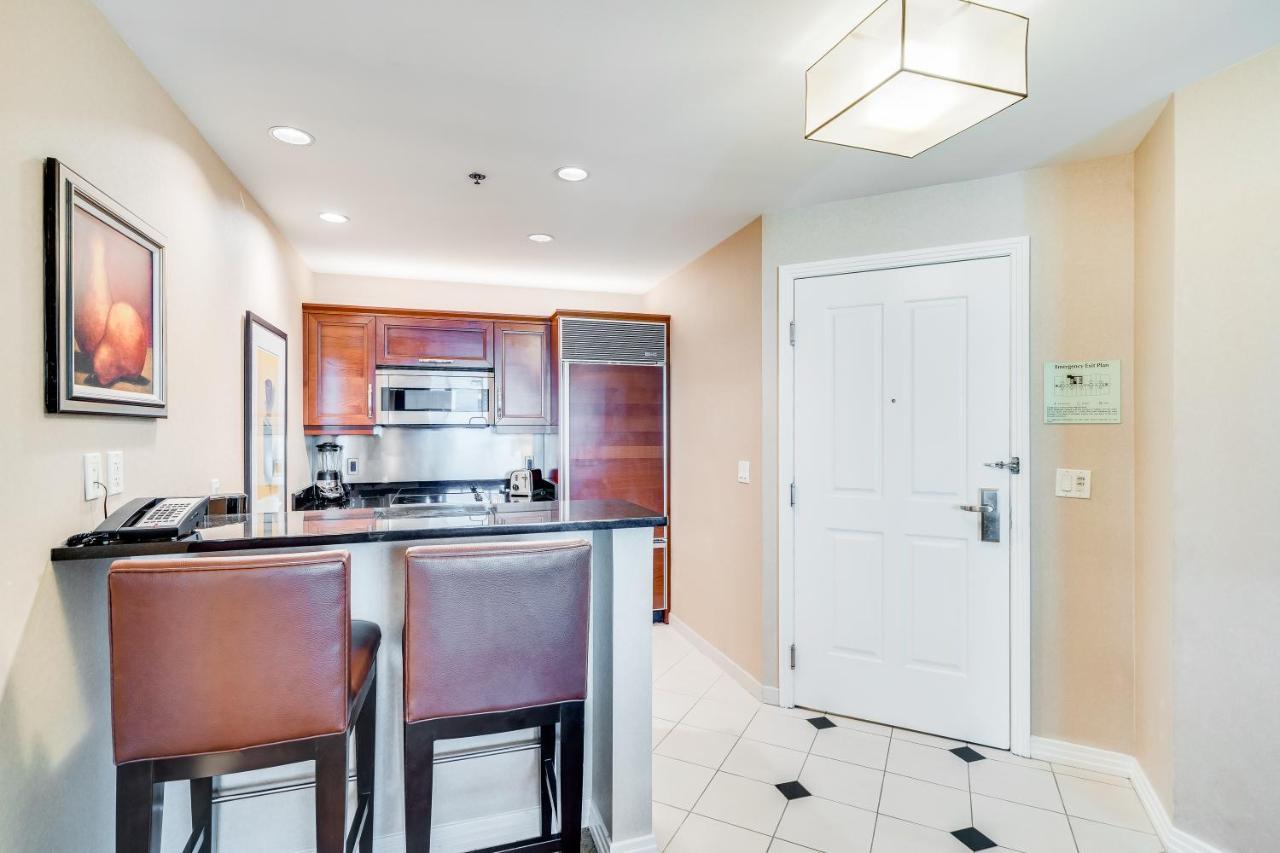 One-Bedroom Balcony Suite Mountain View